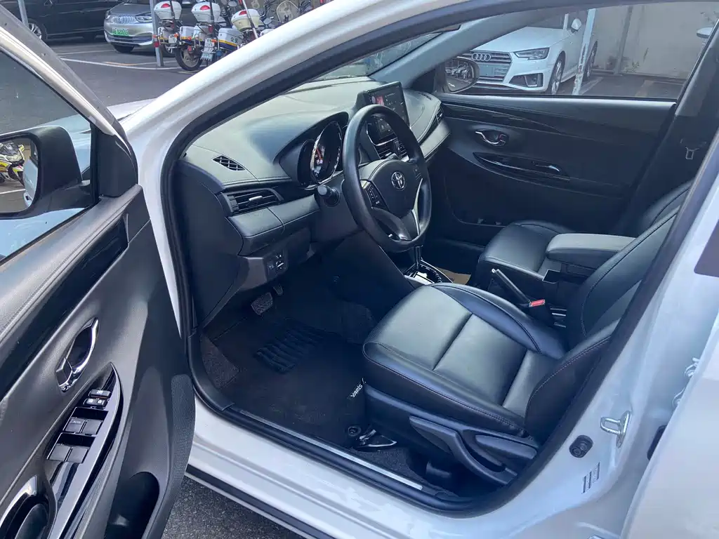 Toyota Yaris L 2022