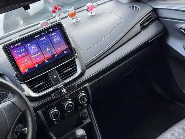 Toyota Yaris L 2021