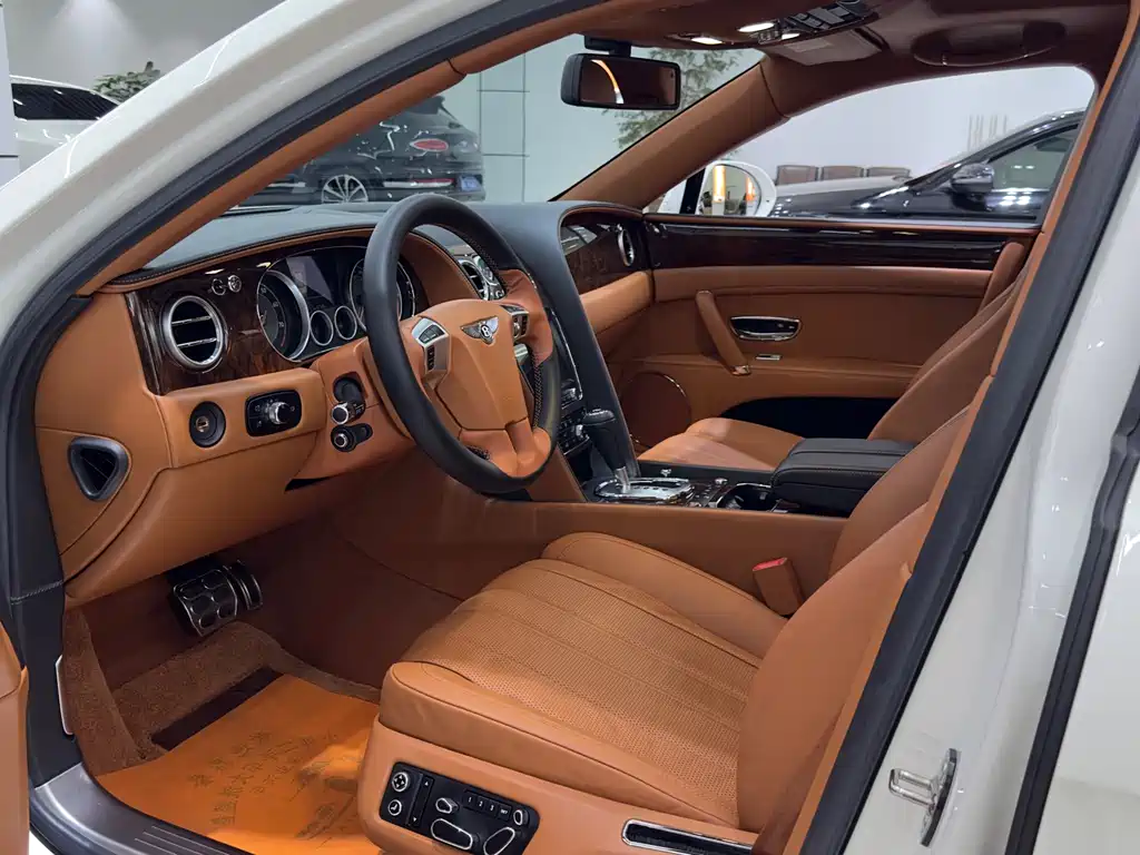 Bentley Flying Spur 2017 — фото 11