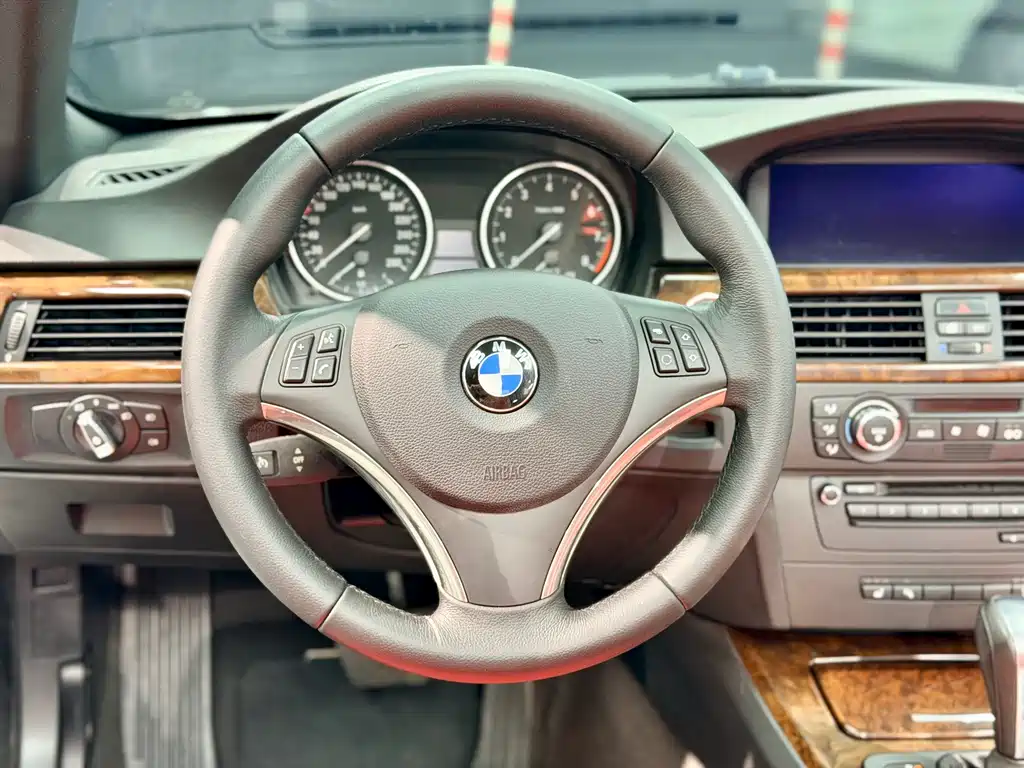 BMW 3 Series 2009 — фото 16