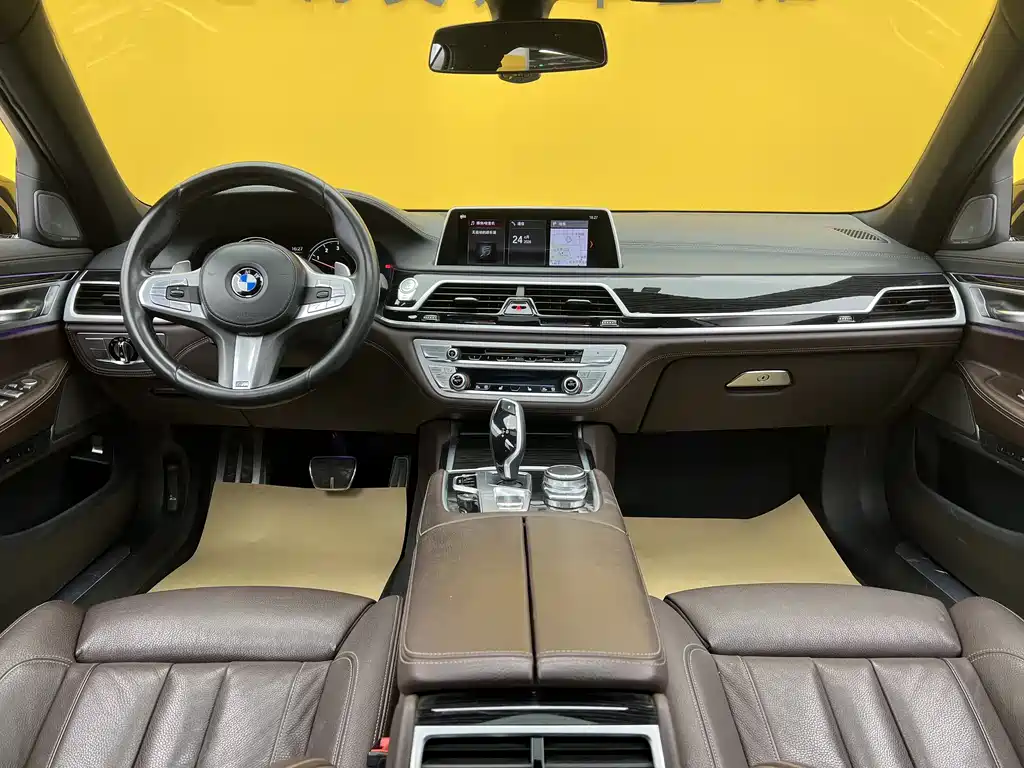 BMW 7 Series 2018 — фото 13