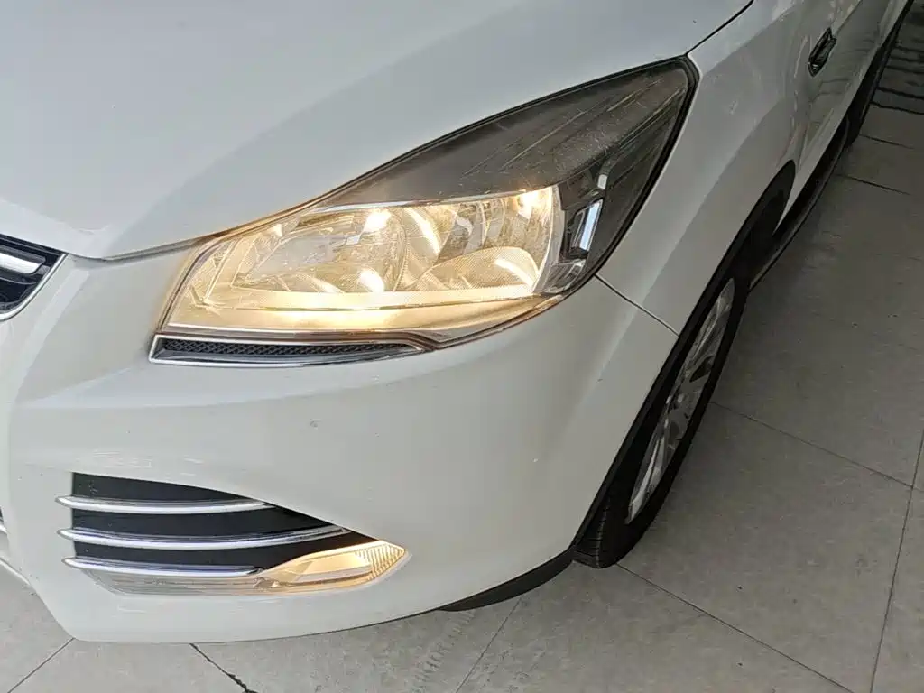 Ford Kuga 2015 — фото 24
