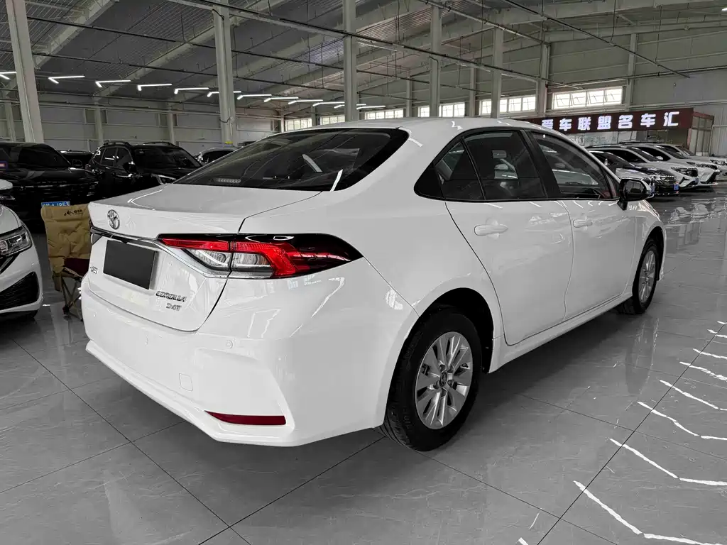 Toyota Corolla 2023 — фото 4