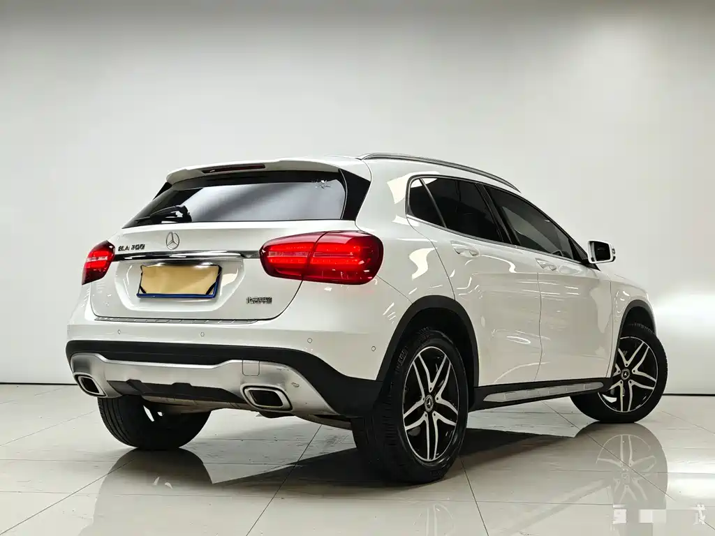 Mercedes-Benz GLA 2018 — фото 16