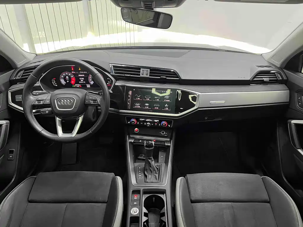 Audi Q3 2022 — фото 16