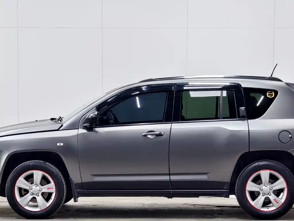 Jeep Compass 2012 — фото 7