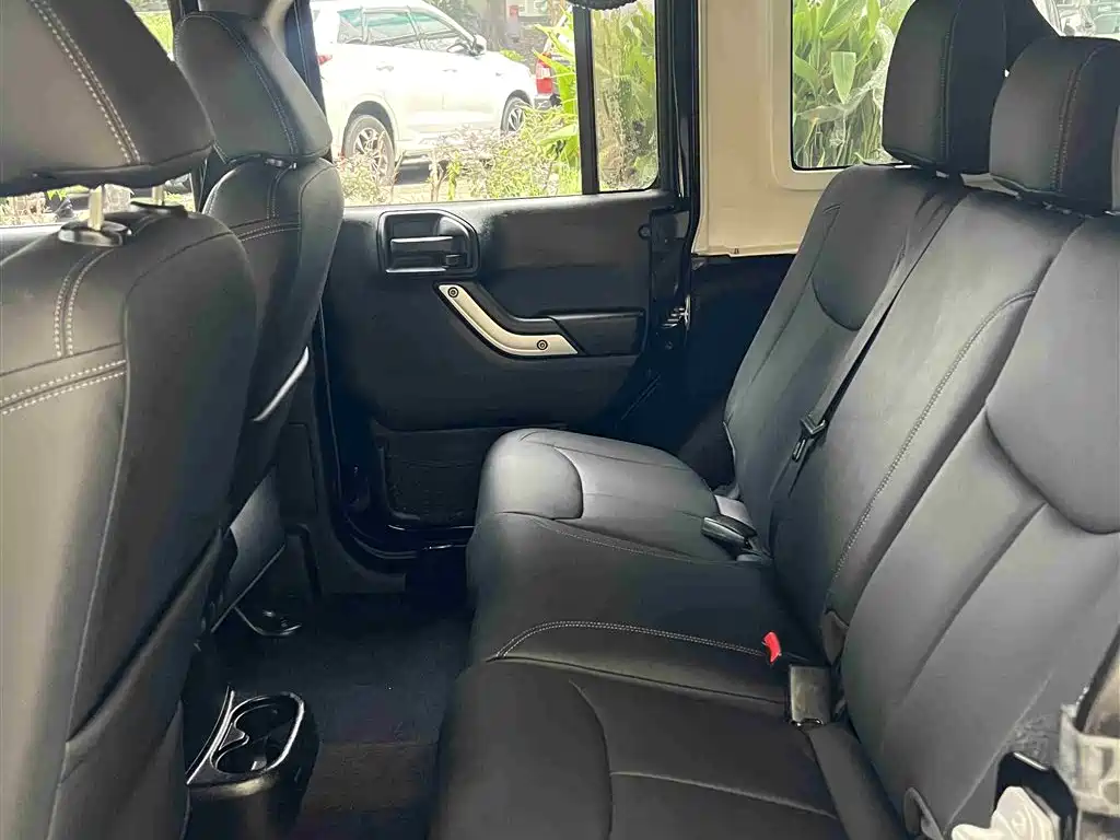 Jeep Wrangler 2017 — фото 10