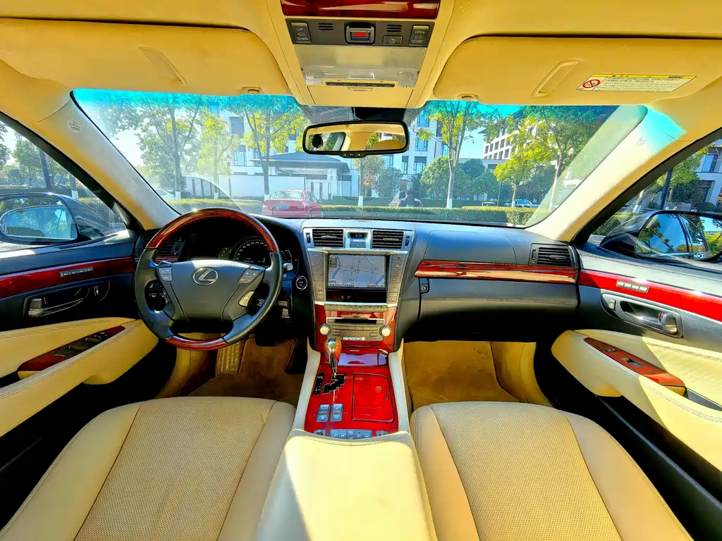 Lexus LS 2011 — фото 11