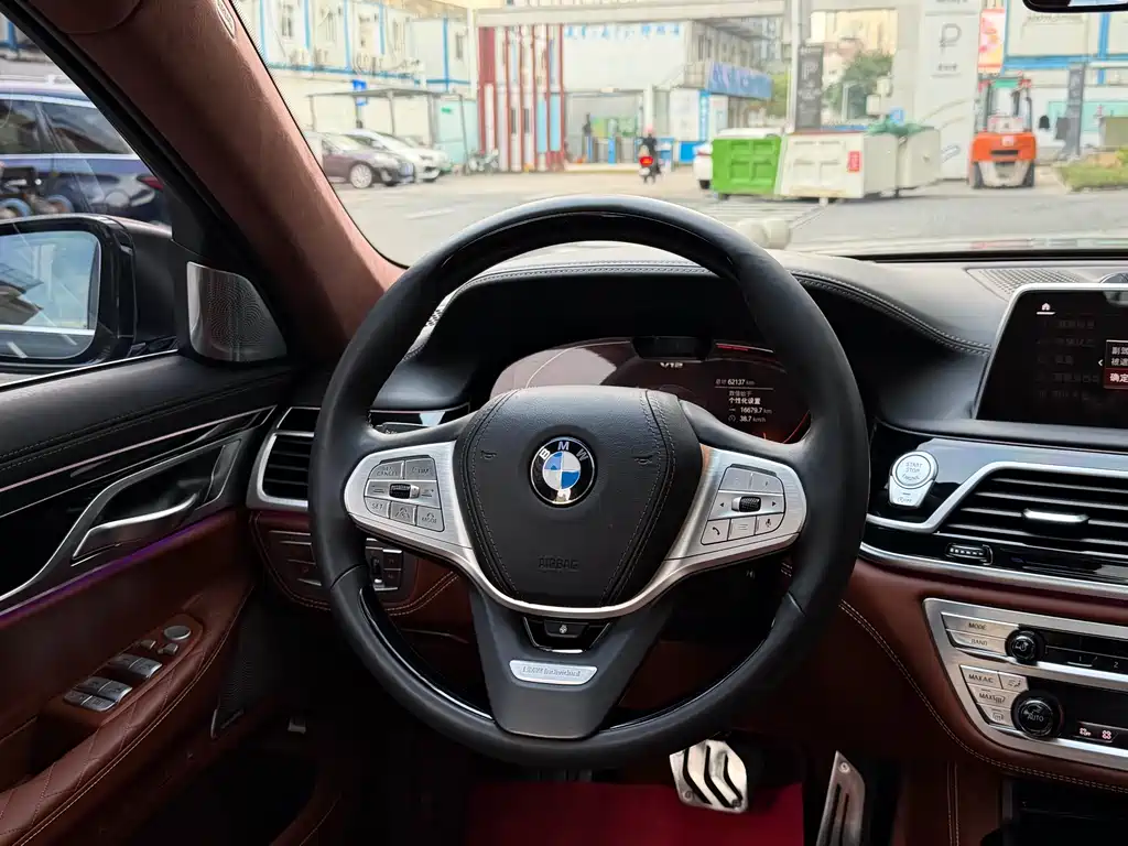 BMW 7 Series 2019 — фото 13
