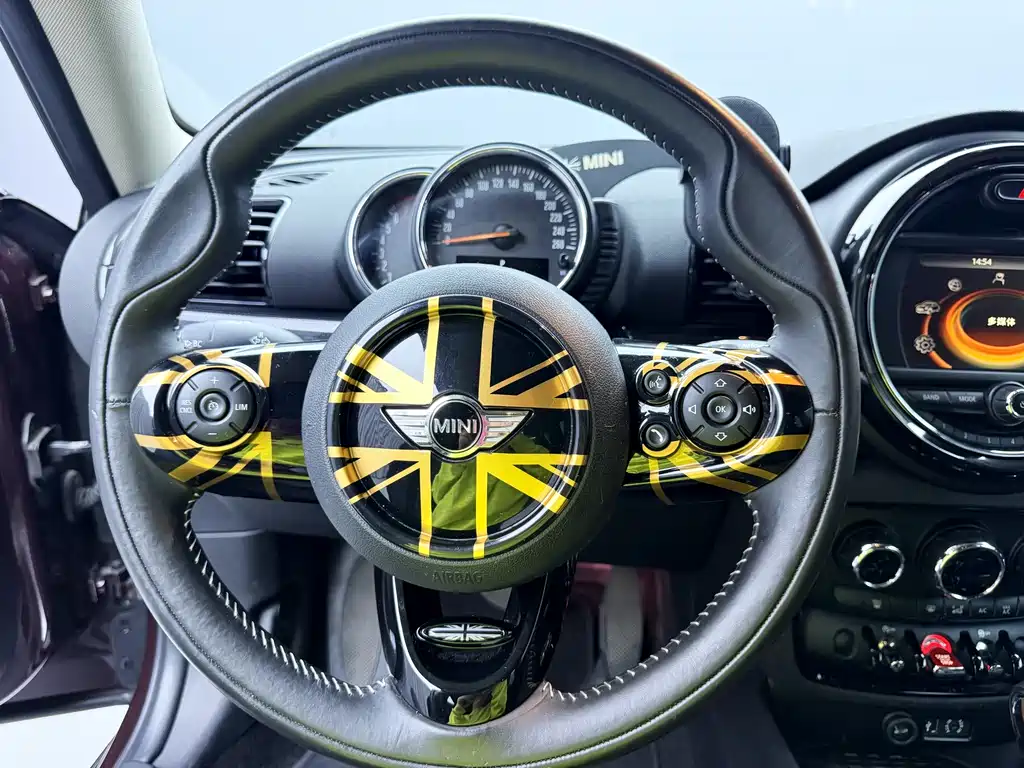 MINI Clubman 2017 — фото 13