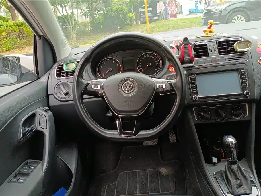 Volkswagen Polo 2016 — фото 15