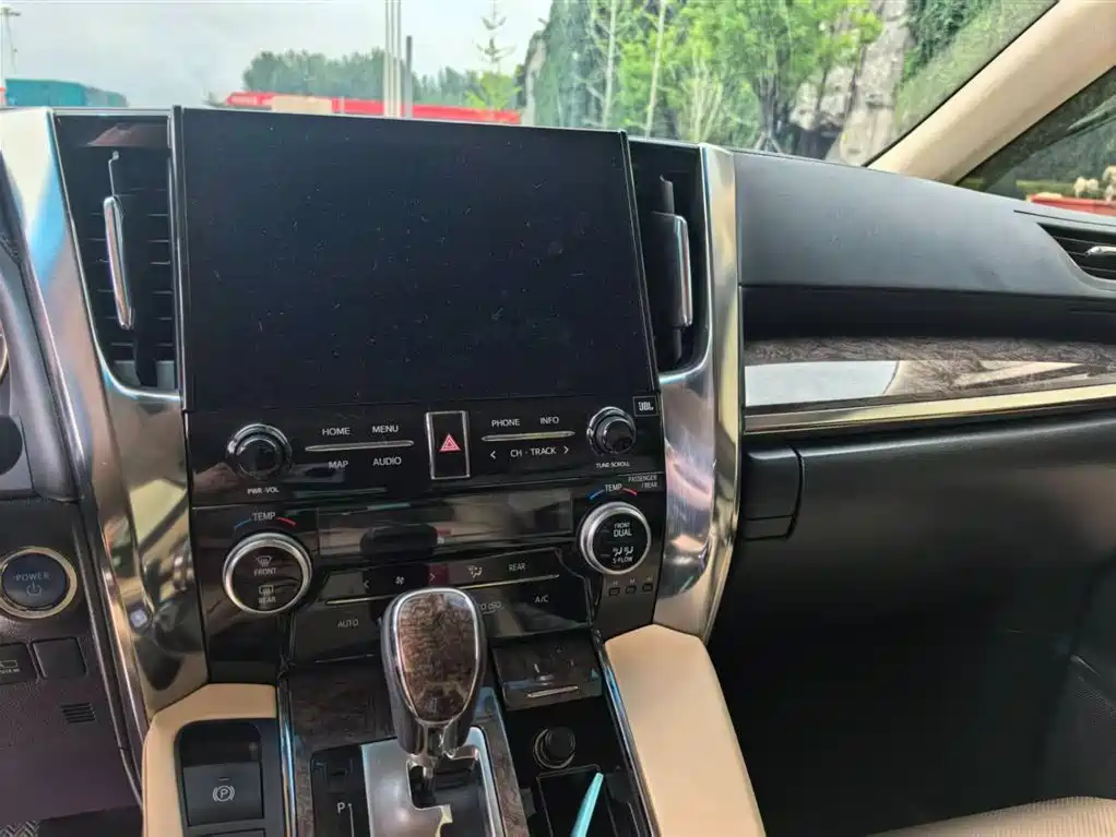 Toyota Alphard 2021 — фото 9
