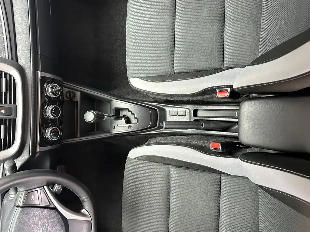 Toyota Yaris L 2022 — фото 16