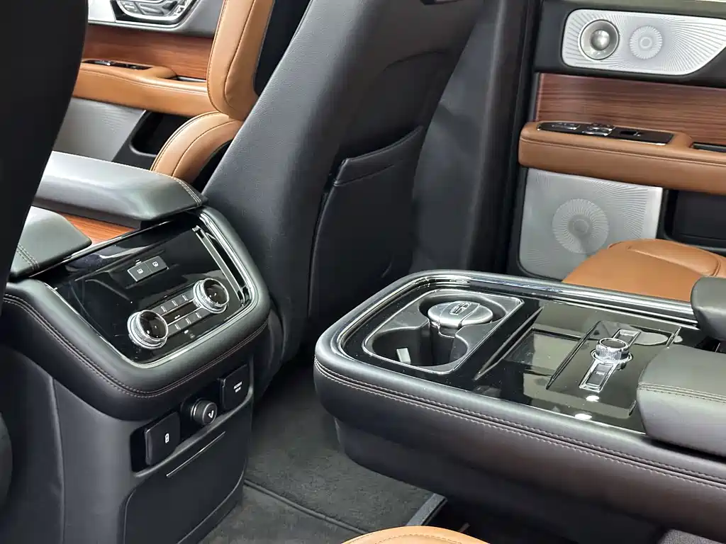 Lincoln Navigator 2019 — фото 20