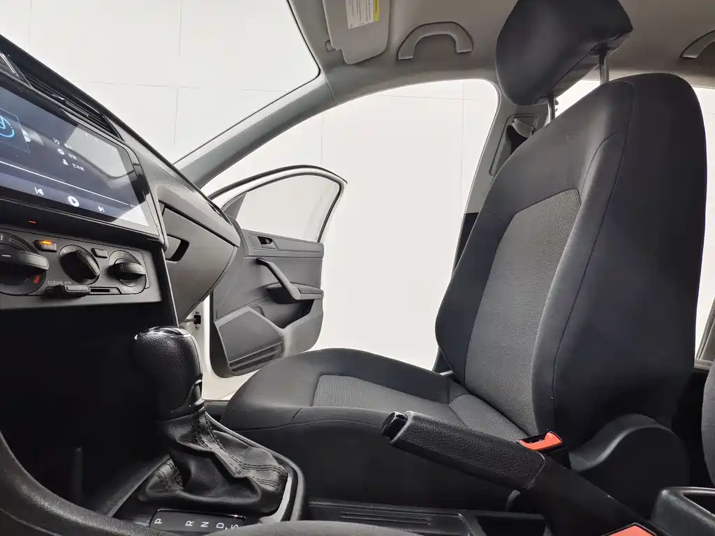 Skoda Rapid Spaceback 2015 — фото 11