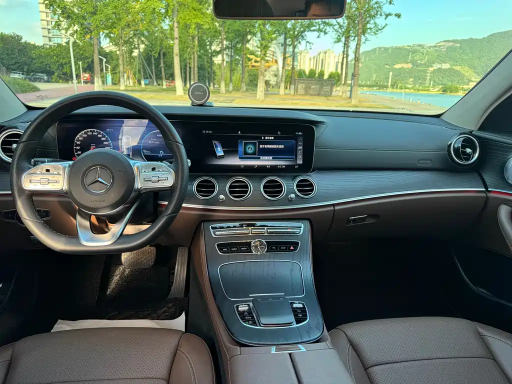 Mercedes-Benz E-Class 2019 — фото 11