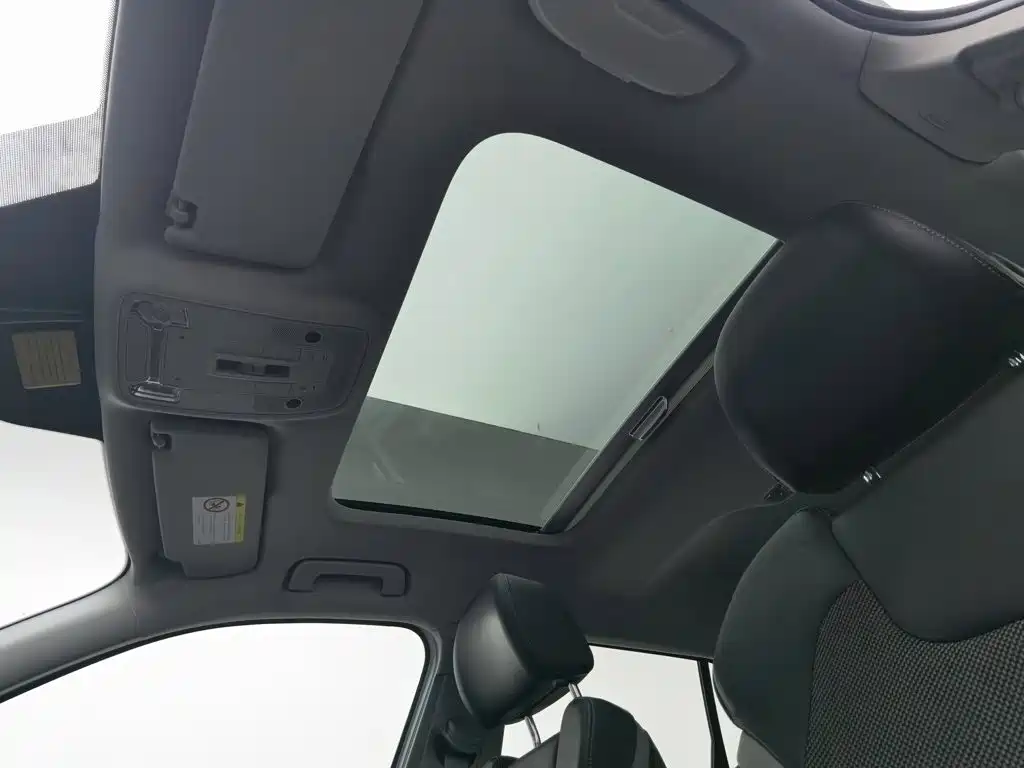 Audi Q2L E-Tron 2020 — фото 14