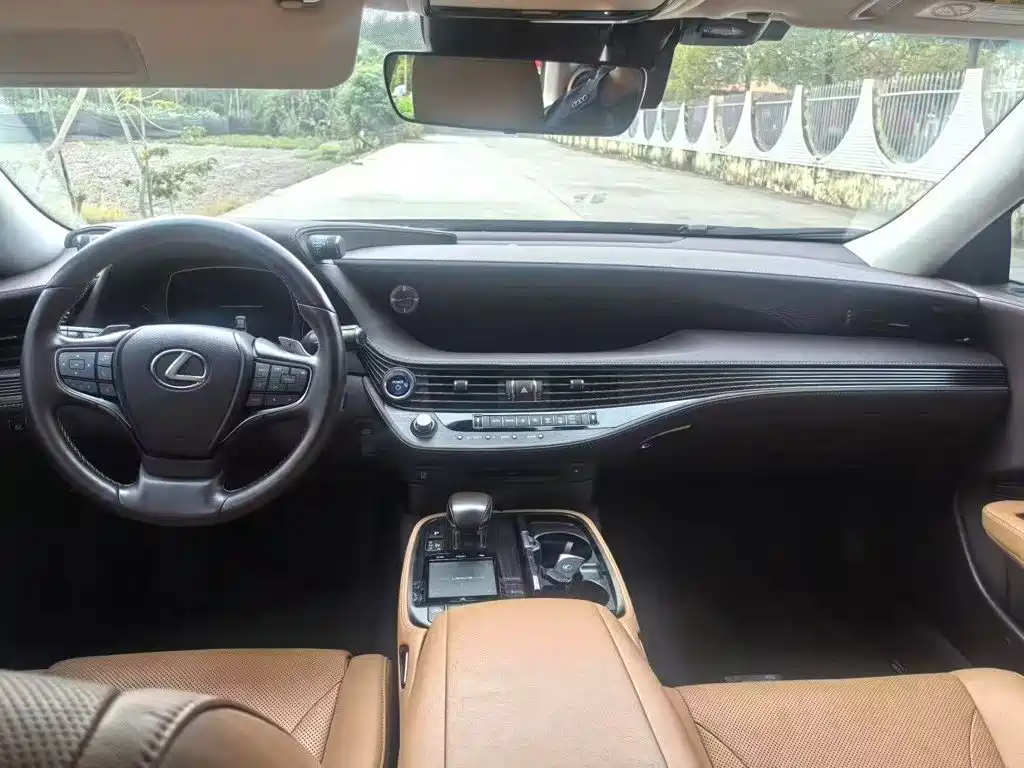 Lexus LS 2020