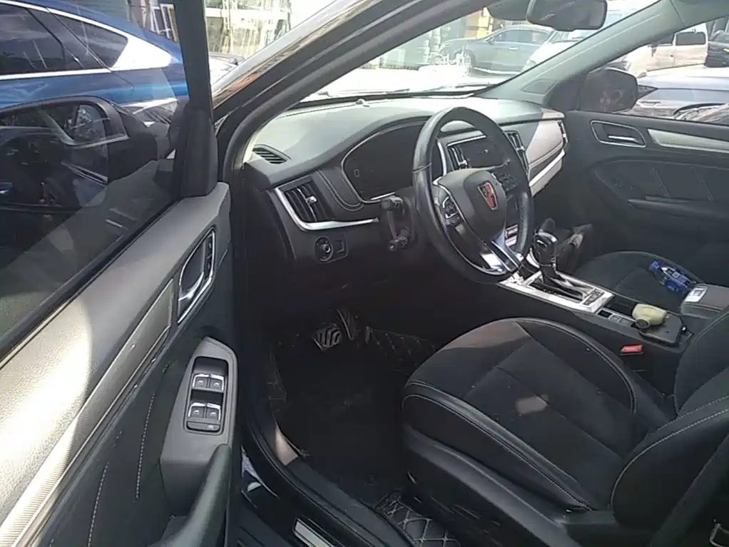 Roewe RX5 New Energy 2019 — фото 16