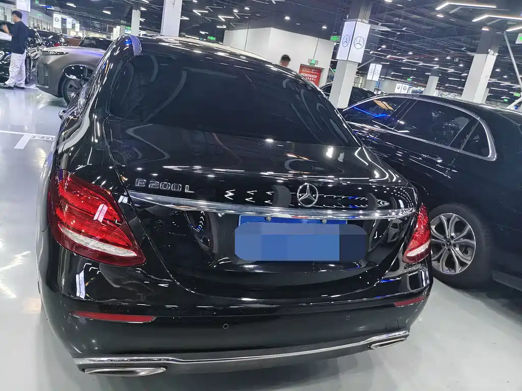 Mercedes-Benz E-Class 2018 — фото 14