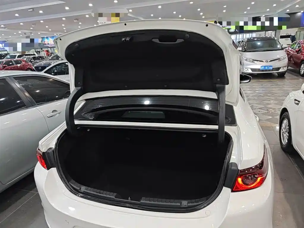 Mazda 3 Axela 2020 — фото 15