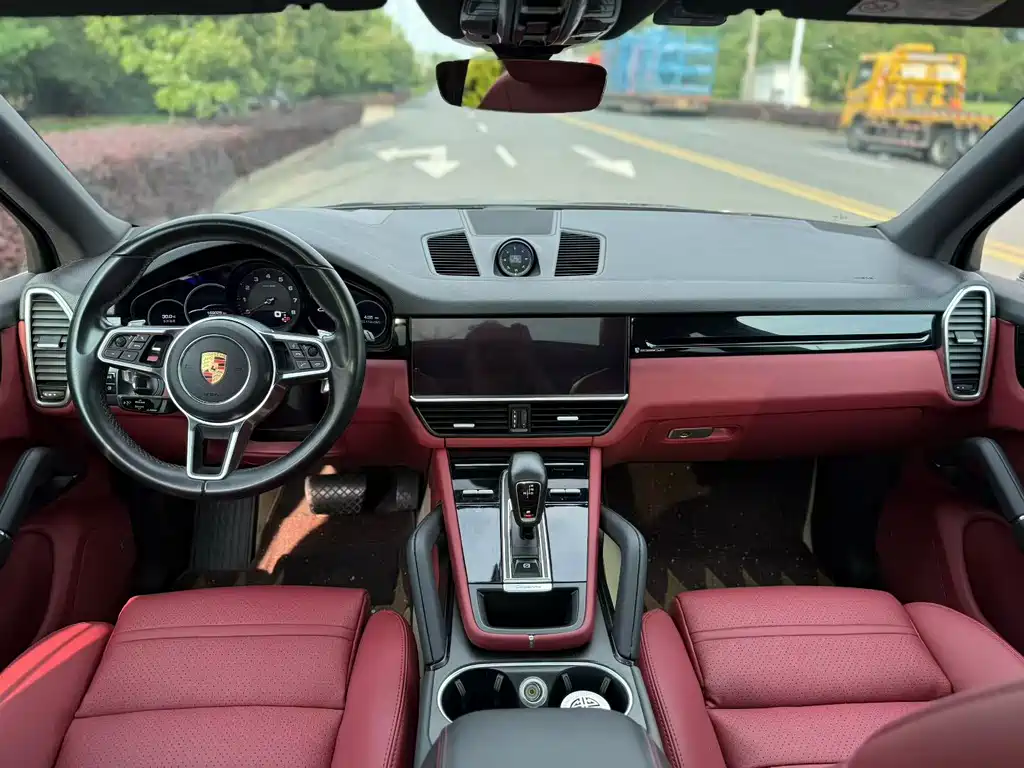 Porsche Cayenne 2019 — фото 6
