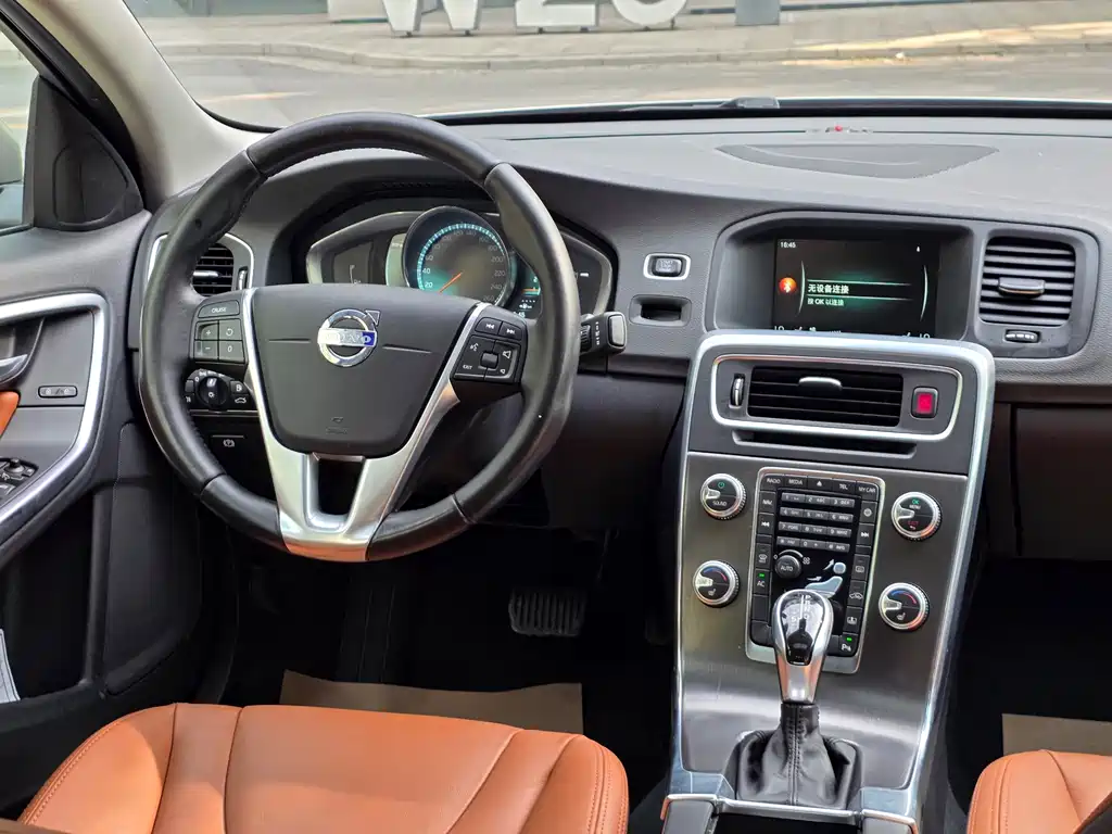 Volvo S60 2015 — фото 24