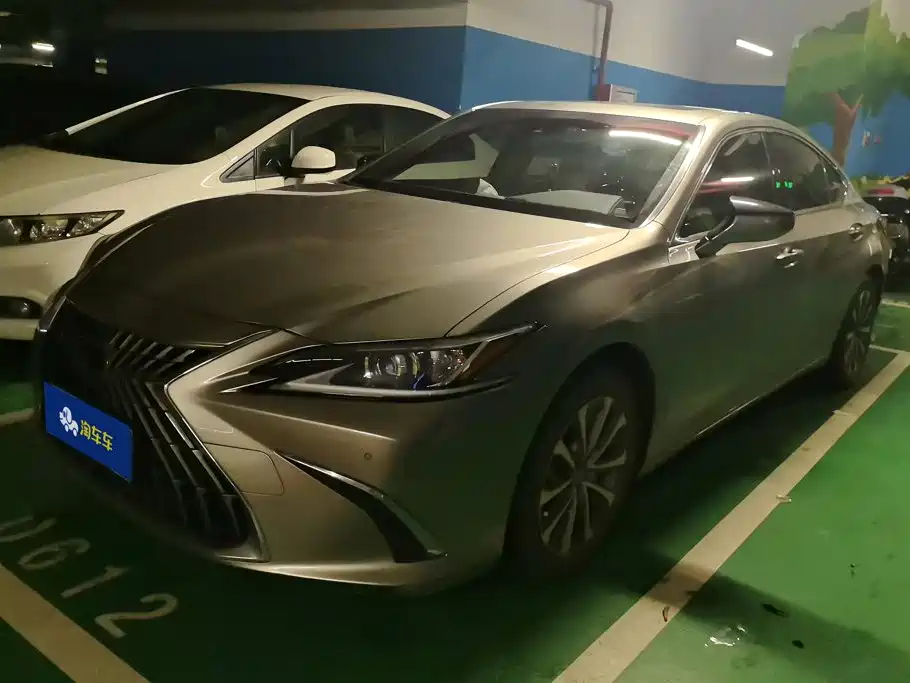 Lexus ES 2021