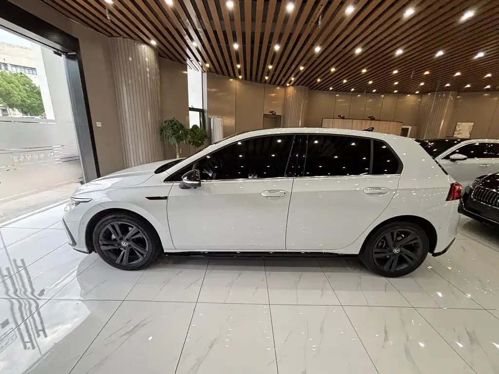 Volkswagen Golf 2024