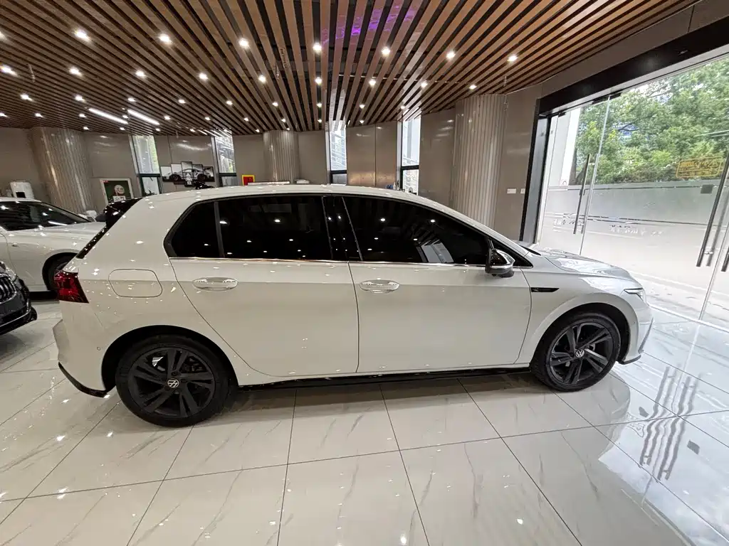 Volkswagen Golf 2024