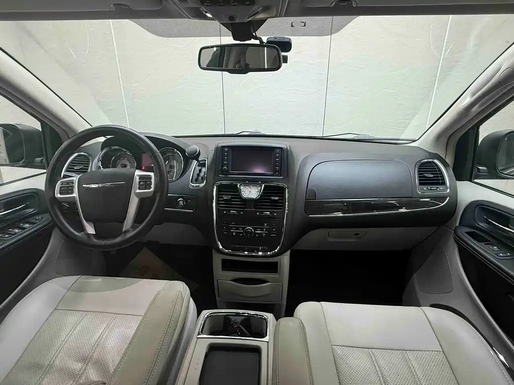 Chrysler Grand Voyager 2014 — фото 23