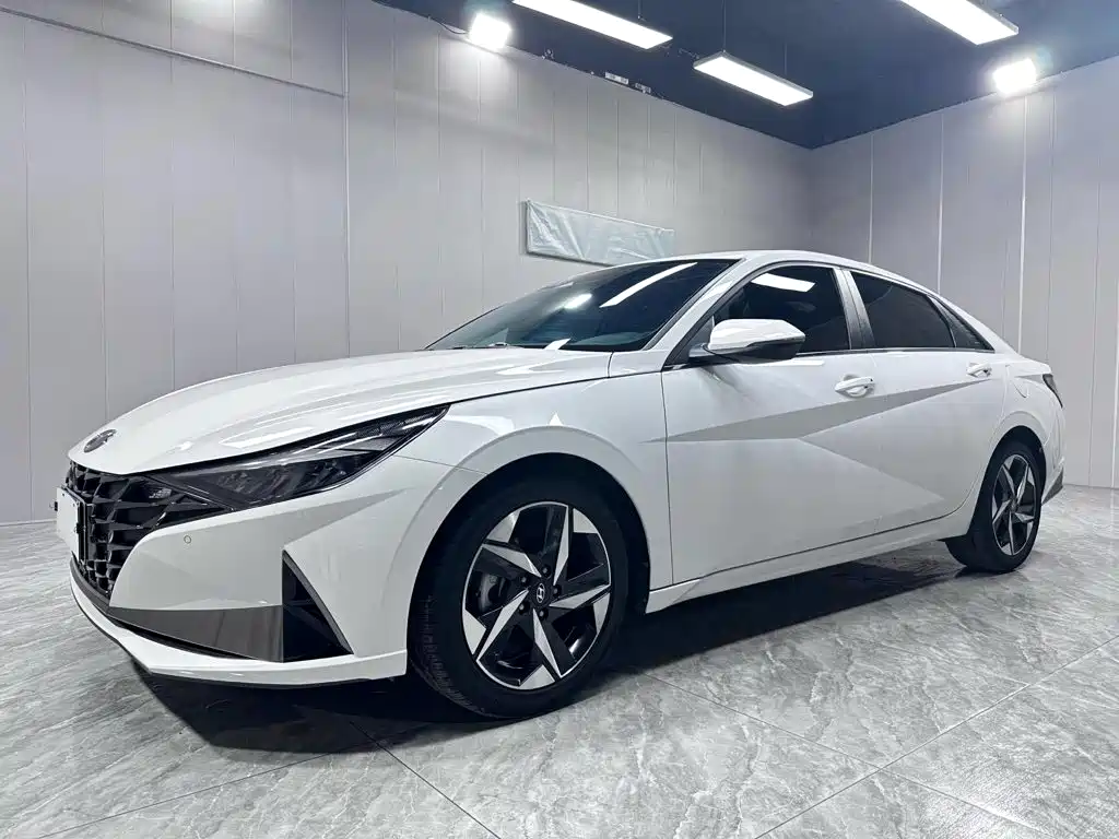 Hyundai Elantra 2023