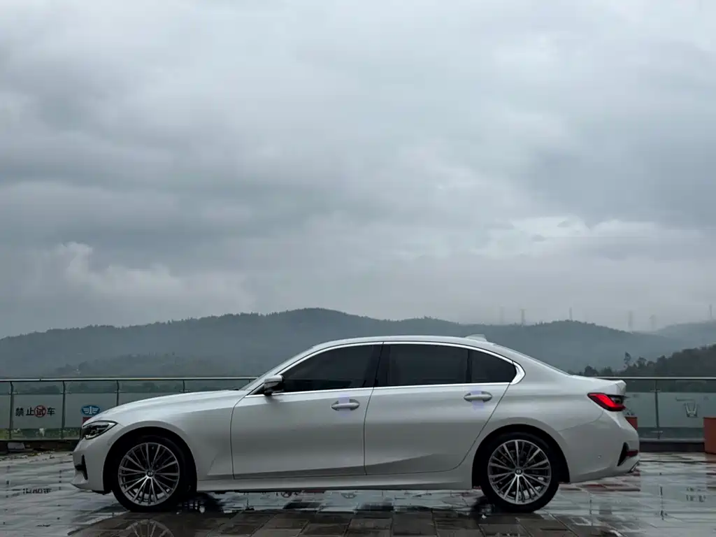BMW 3 Series 2019 — фото 10