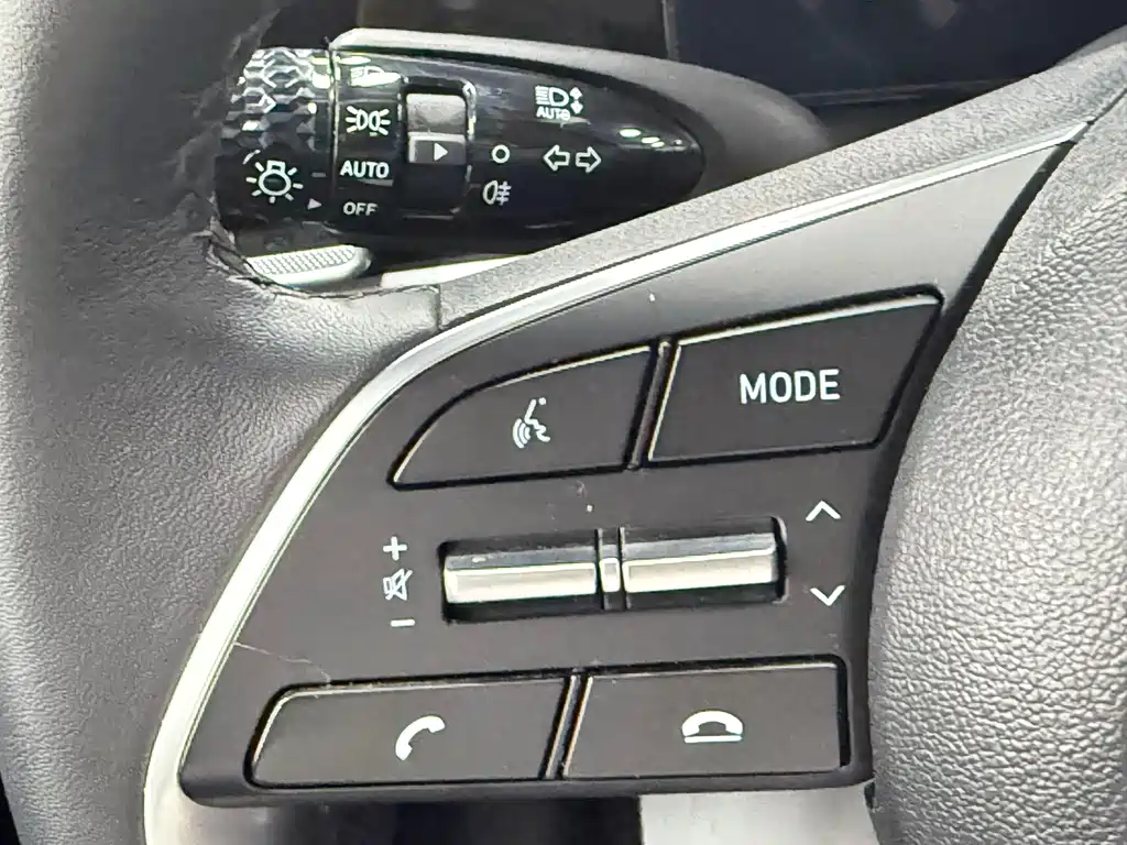 Hyundai Elantra 2023 — фото 12