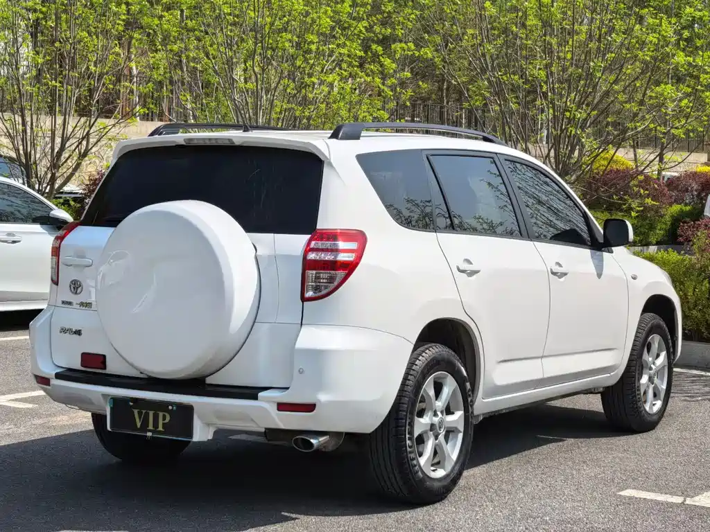 Toyota RAV4 2013 — фото 4