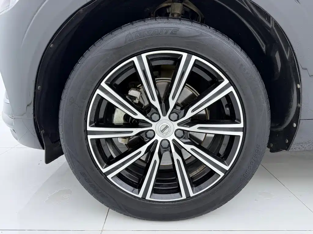 Volvo XC60 2019 — фото 21