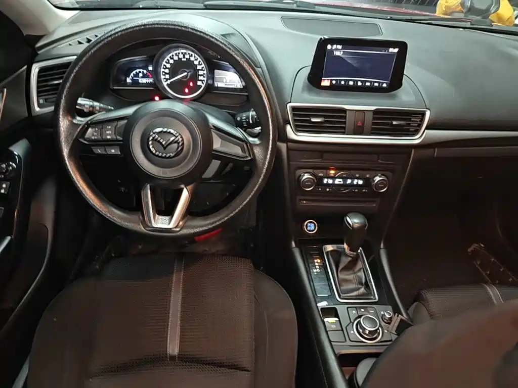 Mazda 3 Axela 2017 — фото 10