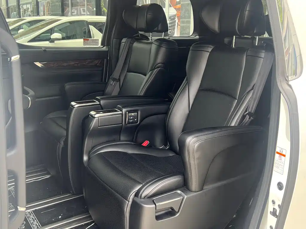 Toyota Alphard 2018 — фото 11