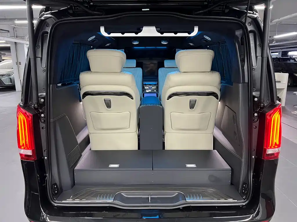 Mercedes-Benz V-Class 2022 — фото 23