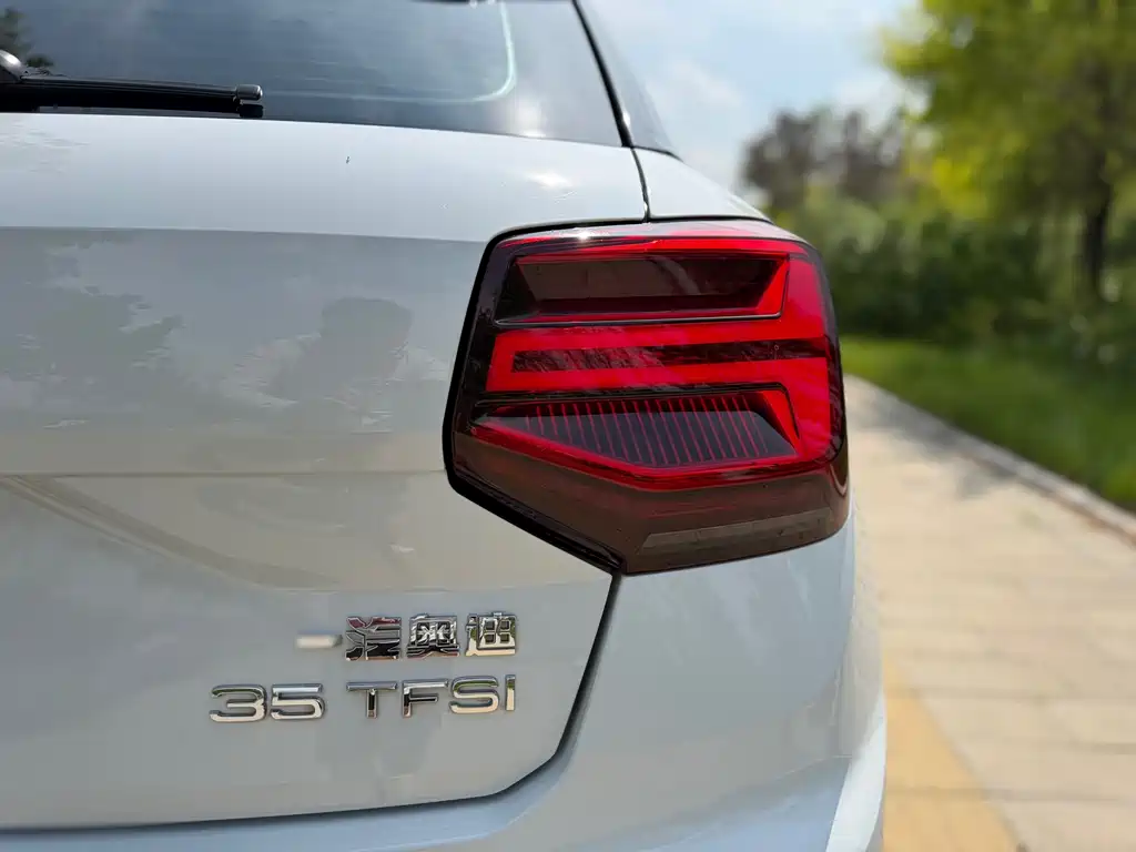 Audi Q2L 2022 — фото 21