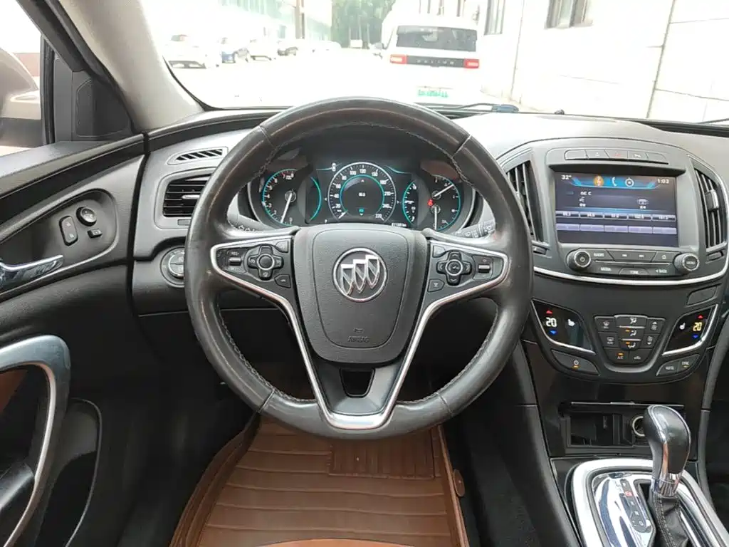 Buick Regal 2017 — фото 11