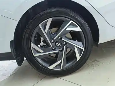 Hyundai Elantra 2025