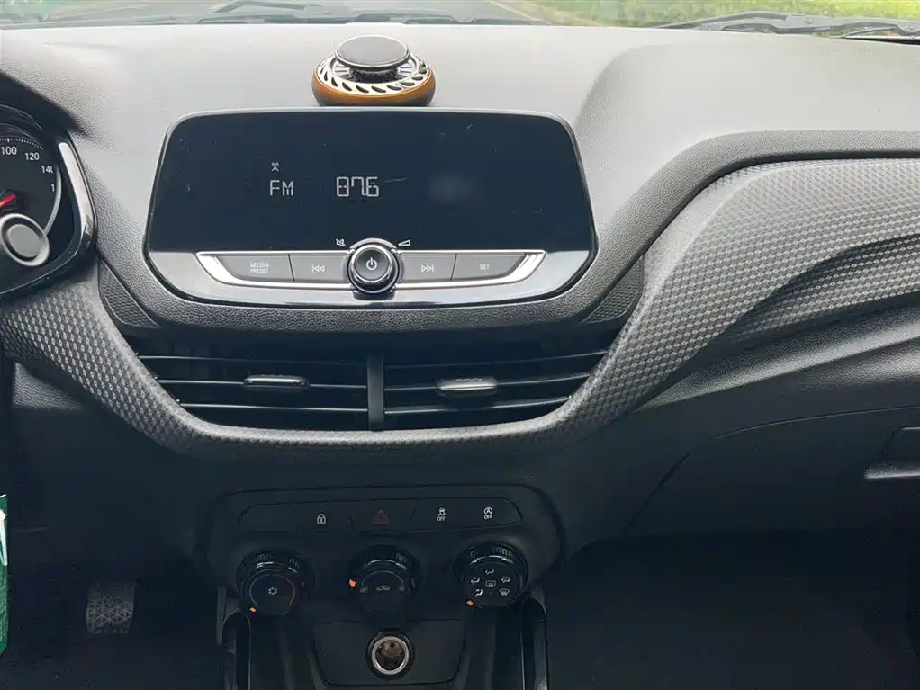 Chevrolet Cavalier 2021 — фото 12