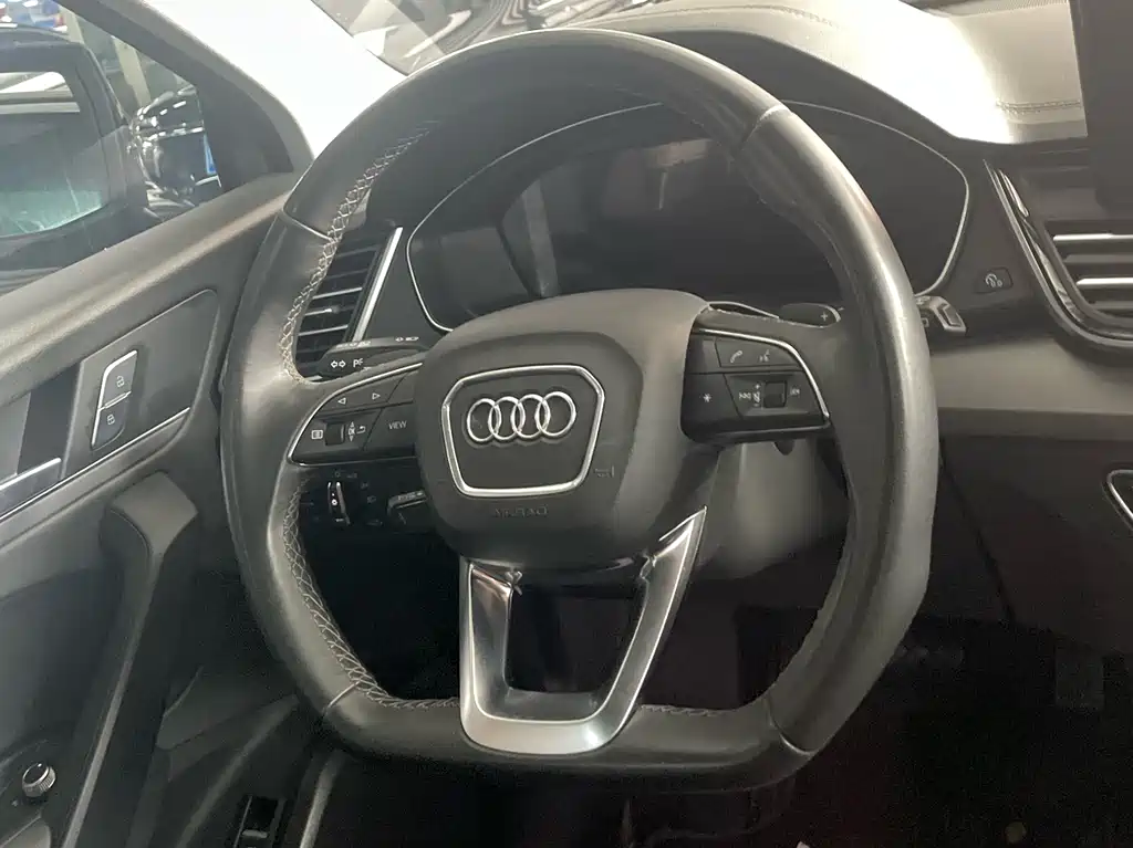 Audi Q5L 2023 — фото 16
