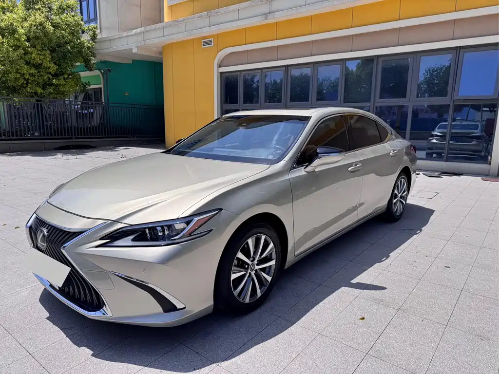Lexus ES 2019 — фото 6