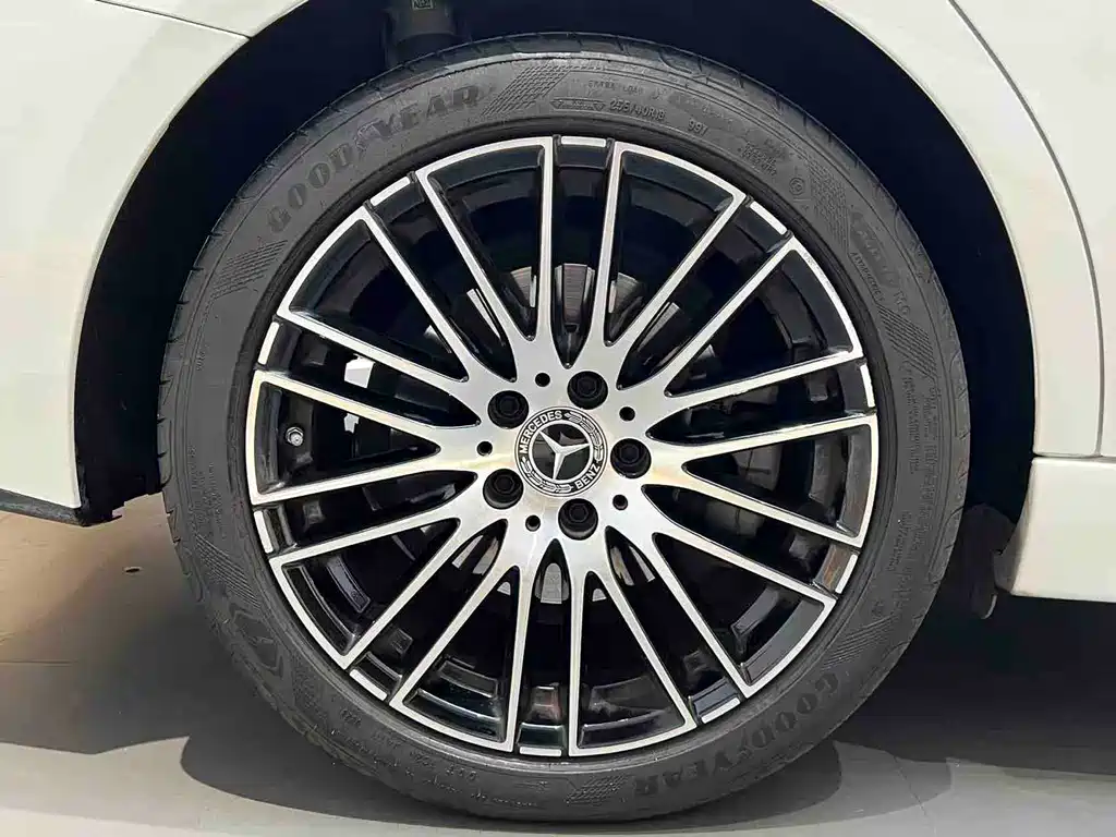 Mercedes-Benz C-Class 2023