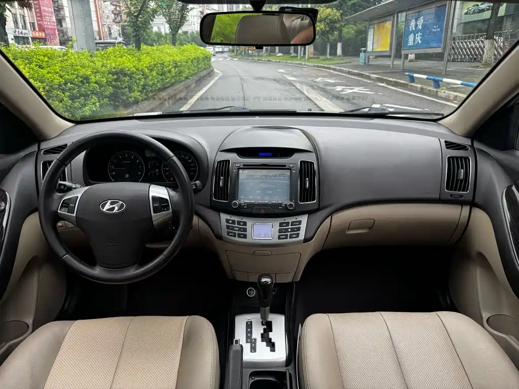 Hyundai Elantra 2015 — фото 12