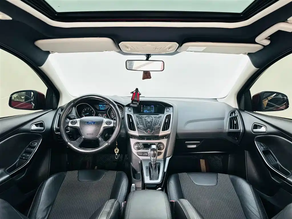 Ford Focus 2014 — фото 15