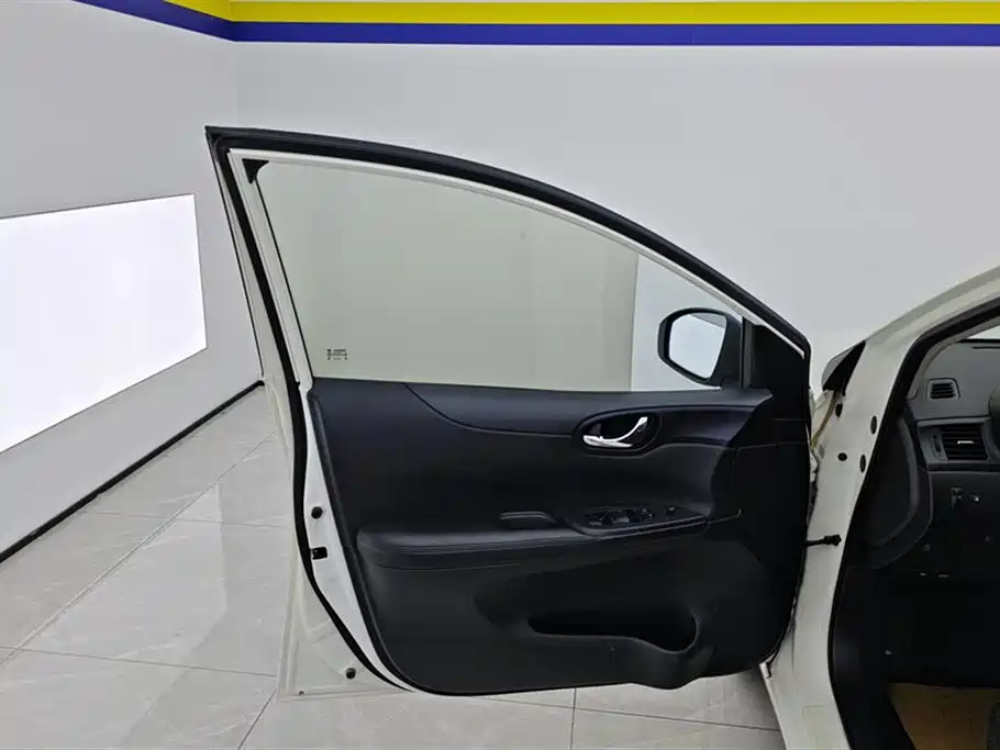 Nissan Tiida 2015 — фото 7