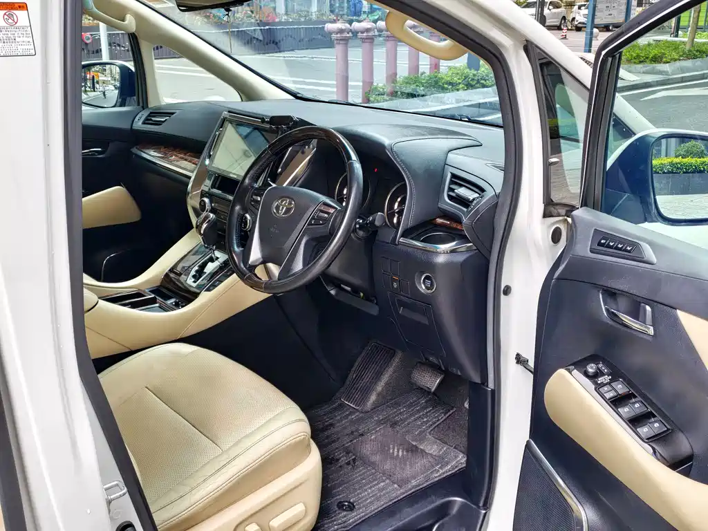 Toyota Alphard 2020 — фото 12